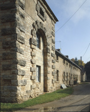 Le magasin vu depuis les toitures de la fonderie en 1989. © Région Bourgogne-Franche-Comté, Inventaire du patrimoine Le magasin vu depuis les toitures de la fonderie en 1989. © Région Bourgogne-Franche-Comté, Inventaire du patrimoine