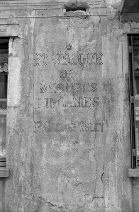 Enseigne peinte sur un atelier de mesures linéaires. © Région Bourgogne-Franche-Comté, Inventaire du patrimoine