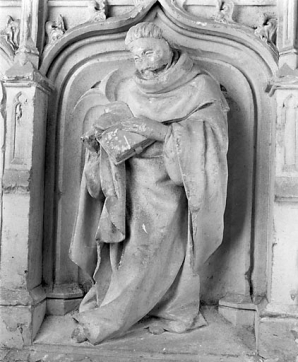 Détail : face sud, 7ème pleurant (en partant de la gauche). © Région Bourgogne-Franche-Comté, Inventaire du patrimoine