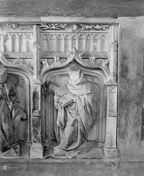 Détail : face nord, 7ème pleurant (en partant de la gauche). © Région Bourgogne-Franche-Comté, Inventaire du patrimoine