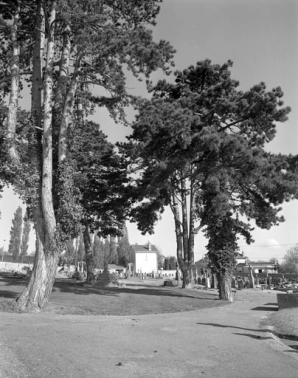 Le rond-point planté d'arbres. © Région Bourgogne-Franche-Comté, Inventaire du patrimoine