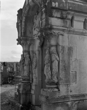 Détail des sculptures de trois quarts droit. © Région Bourgogne-Franche-Comté, Inventaire du patrimoine