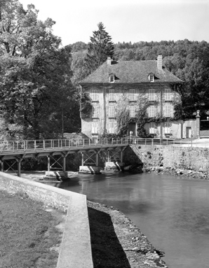 Façade antérieure du logement patronal (cadrage vertical). © Région Bourgogne-Franche-Comté, Inventaire du patrimoine