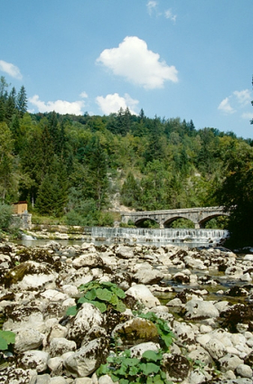 Le barrage, vu de l'aval. © Région Bourgogne-Franche-Comté, Inventaire du patrimoine