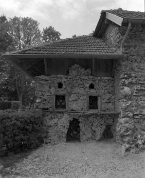 Fabrique de jardin : détail de la partie gauche. © Région Bourgogne-Franche-Comté, Inventaire du patrimoine