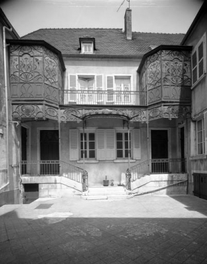 Façade antérieure sur cour, de face. © Région Bourgogne-Franche-Comté, Inventaire du patrimoine