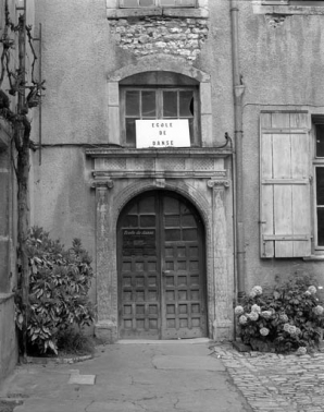 Détail du portail gauche sur la façade principale. © Région Bourgogne-Franche-Comté, Inventaire du patrimoine