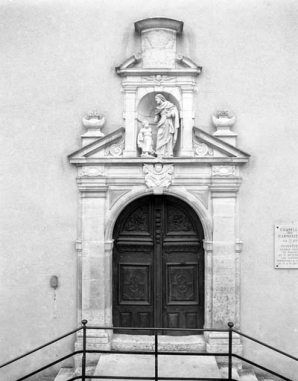 Détail du portail d'entrée de la chapelle. © Région Bourgogne-Franche-Comté, Inventaire du patrimoine