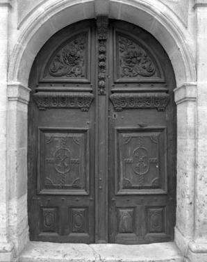 Portail d'entrée de la chapelle : détail des vantaux de la porte. © Région Bourgogne-Franche-Comté, Inventaire du patrimoine
