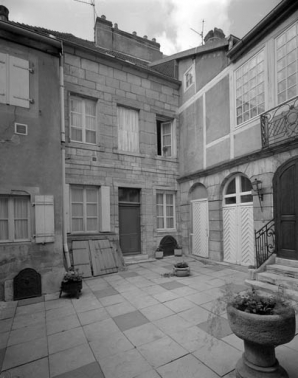 Façade postérieure de l'habitation sur rue et bâtiment de liaison sur cour. © Région Bourgogne-Franche-Comté, Inventaire du patrimoine
