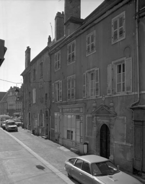 Façade antérieure, de trois quarts droit. © Région Bourgogne-Franche-Comté, Inventaire du patrimoine