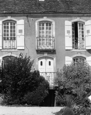 Détail de la partie centrale de la façade antérieure. © Région Bourgogne-Franche-Comté, Inventaire du patrimoine