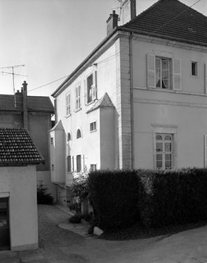 Façade postérieure, de trois quarts droit. © Région Bourgogne-Franche-Comté, Inventaire du patrimoine