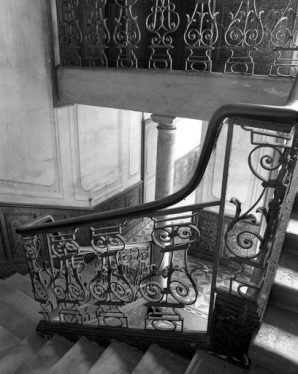 Escalier d'honneur : détail de la rampe d'escalier. © Région Bourgogne-Franche-Comté, Inventaire du patrimoine