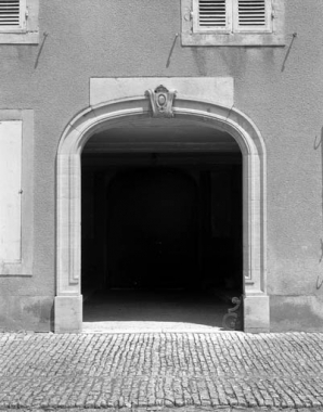 Détail de la porte du vestibule, côté cour. © Région Bourgogne-Franche-Comté, Inventaire du patrimoine