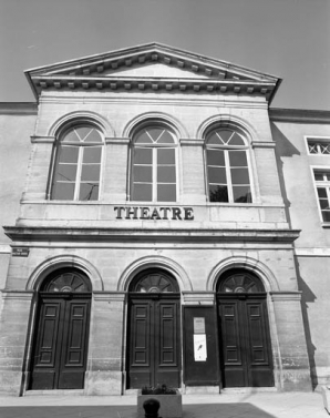 Façade antérieure : détail de l'avant-corps central. © Région Bourgogne-Franche-Comté, Inventaire du patrimoine