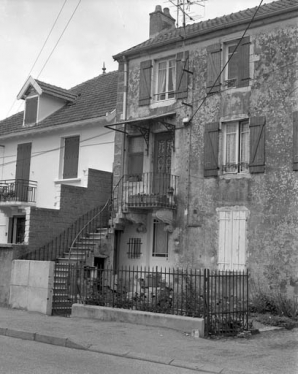 Détail de la partie gauche de la façade antérieure. © Région Bourgogne-Franche-Comté, Inventaire du patrimoine