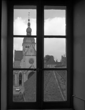 Vue de la façade antérieure depuis une fenêtre du premier étage de l'ancien couvent des Annonciades. © Région Bourgogne-Franche-Comté, Inventaire du patrimoine