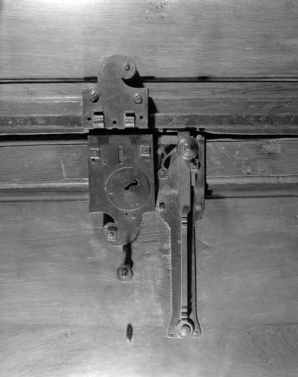 Intérieur : détail d'une ancienne serrure sur une porte du premier étage. © Région Bourgogne-Franche-Comté, Inventaire du patrimoine