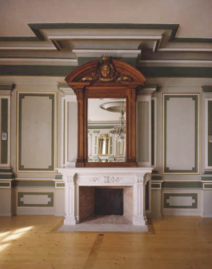Intérieur, salle du conseil : détail de la cheminée. © Région Bourgogne-Franche-Comté, Inventaire du patrimoine