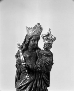 Détail du buste de la Vierge à l'Enfant. © Région Bourgogne-Franche-Comté, Inventaire du patrimoine