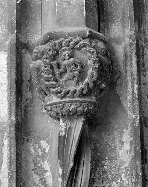 Deuxième bas-relief gauche : allégorie de la vie, de face. © Région Bourgogne-Franche-Comté, Inventaire du patrimoine