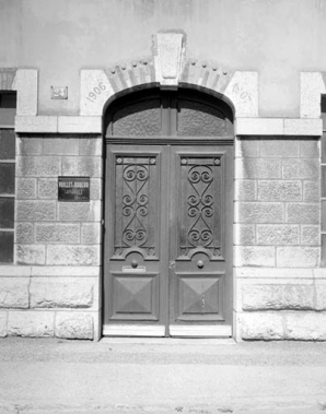 Porte d'entrée du 1er bâtiment. © Région Bourgogne-Franche-Comté, Inventaire du patrimoine
