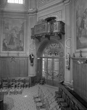 Intérieur : vue de l'entrée principale de la chapelle et de la tribune. © Région Bourgogne-Franche-Comté, Inventaire du patrimoine