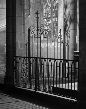 Vue d'ensemble rapprochée de la grille, de trois quarts gauche. © Région Bourgogne-Franche-Comté, Inventaire du patrimoine