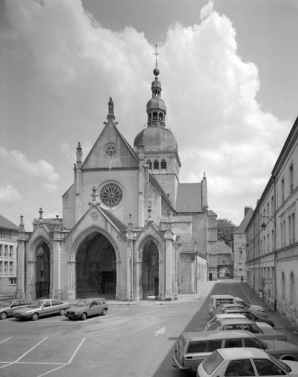 Vue d'ensemble de la façade antérieure. © Région Bourgogne-Franche-Comté, Inventaire du patrimoine