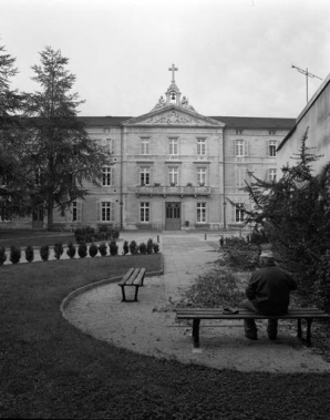 Vue du bâtiment principal de face. © Région Bourgogne-Franche-Comté, Inventaire du patrimoine