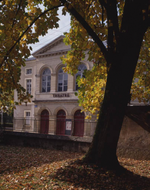 Façade antérieure de trois quarts droit : vue rapprochée. © Région Bourgogne-Franche-Comté, Inventaire du patrimoine