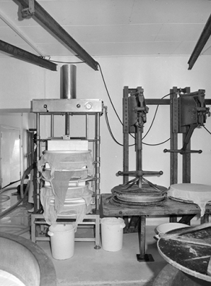 Presse pneumatique et presses à vis. © Région Bourgogne-Franche-Comté, Inventaire du patrimoine