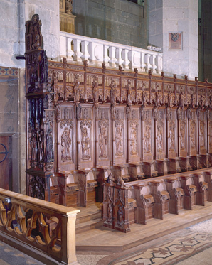 Partie ouest des stalles sud, vue de trois quarts depuis la gauche, avant teinture définitive. © Région Bourgogne-Franche-Comté, Inventaire du patrimoine