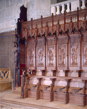 Partie ouest des stalle sud, vue de trois quarts depuis la droite, avant teinture définitive. © Région Bourgogne-Franche-Comté, Inventaire du patrimoine