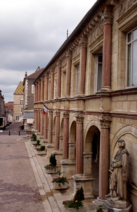 Façade antérieure, de trois quarts droite. © Région Bourgogne-Franche-Comté, Inventaire du patrimoine