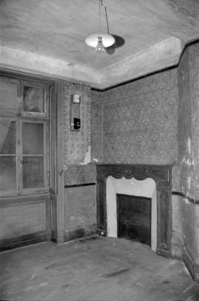 Immeuble, intérieur : détail d'une cheminée du premier étage, de trois quarts gauche. © Région Bourgogne-Franche-Comté, Inventaire du patrimoine