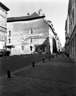 Hôtel et immeuble : vue d'ensemble de trois quarts gauche. © Région Bourgogne-Franche-Comté, Inventaire du patrimoine
