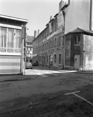 Hôtel et immeuble : vue du logis secondaire donnant rue Jean Petit : de trois quarts droit. © Région Bourgogne-Franche-Comté, Inventaire du patrimoine