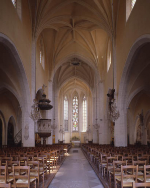 Intérieur : nef et choeur. © Région Bourgogne-Franche-Comté, Inventaire du patrimoine