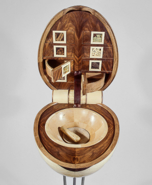 Mortier et tiroirs (ouverts).Porte-mortier avec tiroirs pour la conservation des herbes médicinales, conçu par Bertrand Dufour, étudiant en DMA2 Ebénisterie (lycée Vernotte, Moirans-en-Montagne). © Région Bourgogne-Franche-Comté, Inventaire du patrimoine