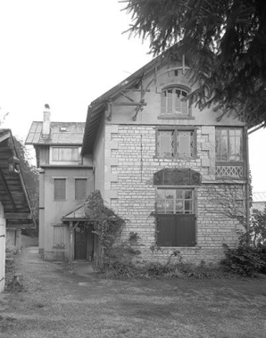 Vue rapprochée de la façade nord-ouest. © Région Bourgogne-Franche-Comté, Inventaire du patrimoine