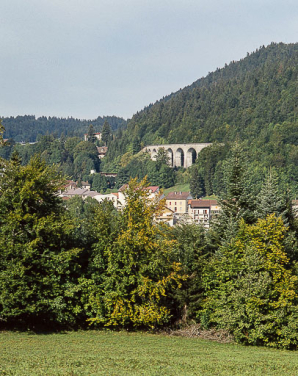 Vue éloignée du viaduc. © Région Bourgogne-Franche-Comté, Inventaire du patrimoine