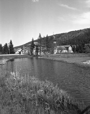 Vue éloignée de l'église (vue verticale). © Région Bourgogne-Franche-Comté, Inventaire du patrimoine