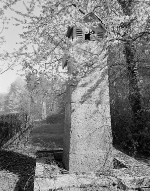 Partie nord : pilier sud des mires nord de la lunette méridienne. © Région Bourgogne-Franche-Comté, Inventaire du patrimoine