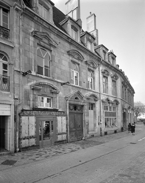 Vue d'ensemble de la façade sur rue, de trois quarts gauche. © Région Bourgogne-Franche-Comté, Inventaire du patrimoine