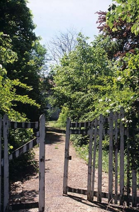 Partie sud : portail de l'allée menant à la maison du directeur. © Région Bourgogne-Franche-Comté, Inventaire du patrimoine