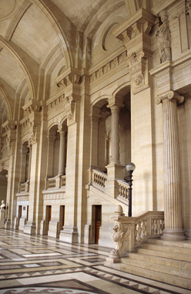 Intérieur du hall donnant sur la rue de Harlay. © Région Bourgogne-Franche-Comté, Inventaire du patrimoine