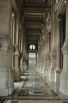 Loggia. Colonnes en marbre de Sampans (Jura), pilastres en pierre d'Anstrude (Bierry-les-Belles-Fontaines, Yonne) ou similaire. © Région Bourgogne-Franche-Comté, Inventaire du patrimoine