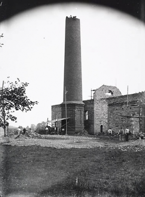 Construction de la cheminée de la nouvelle filature. © Région Bourgogne-Franche-Comté, Inventaire du patrimoine